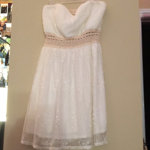 white sundress - Picture 1 of 2